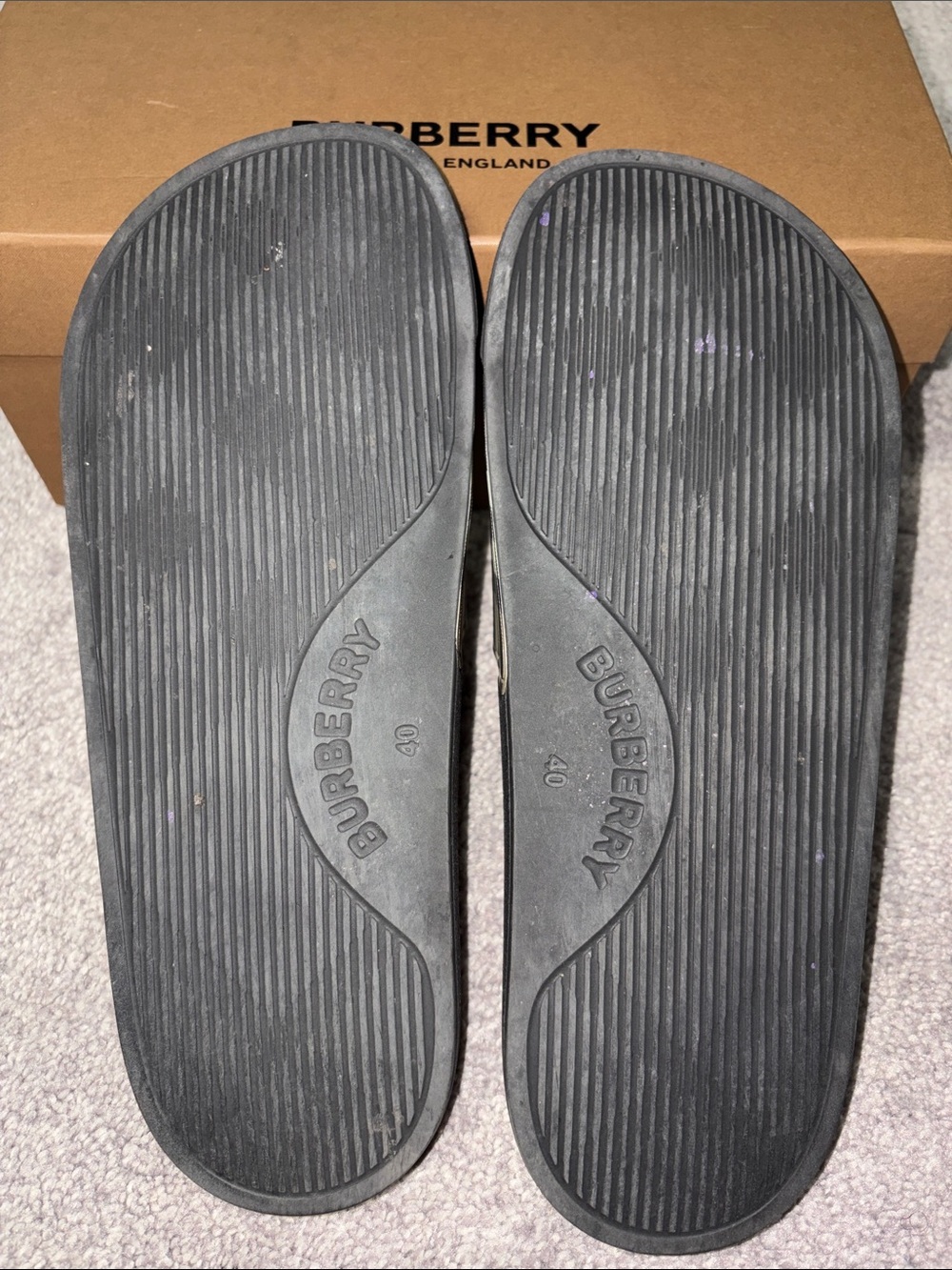 Burberry Slides - Picture 5 of 6